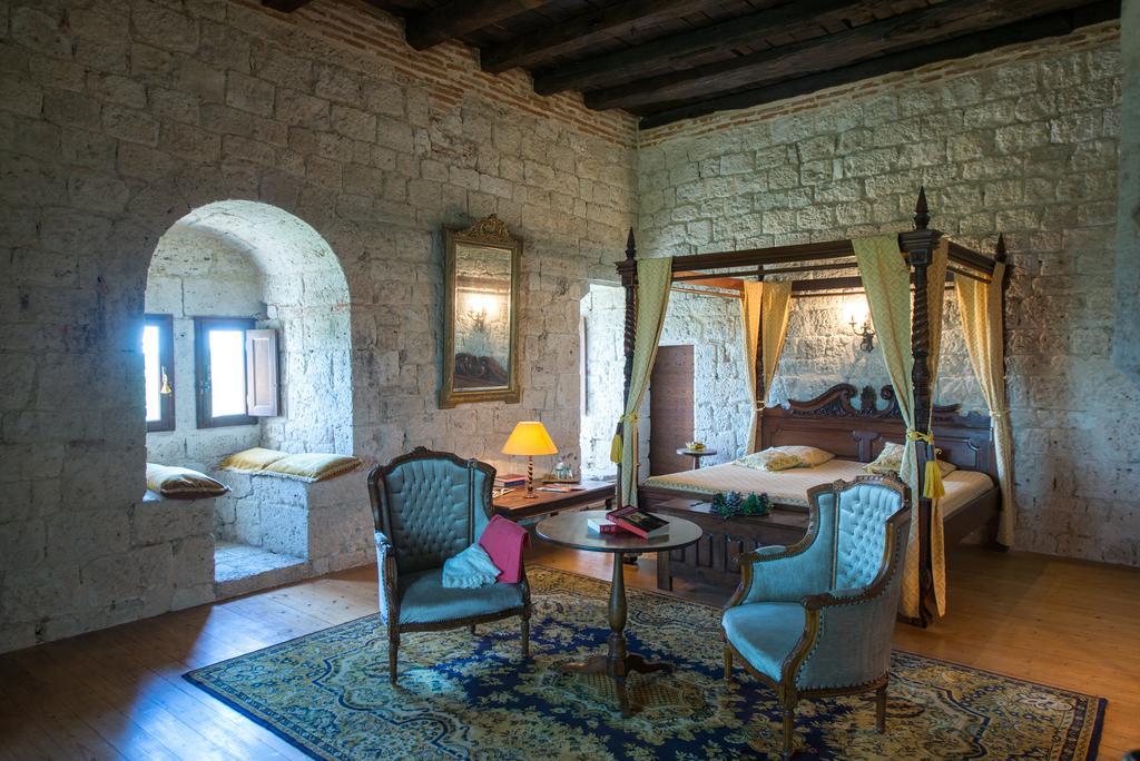 Chateau De Goudourville Villa Екстериор снимка